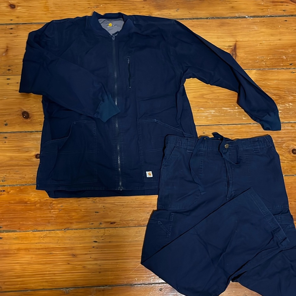 Carhartt men’s scrub jacket and pants, size L